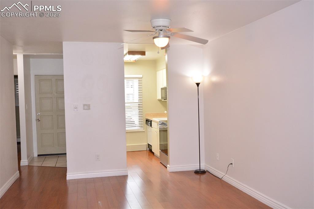 Image 9 of 24: Dining Area