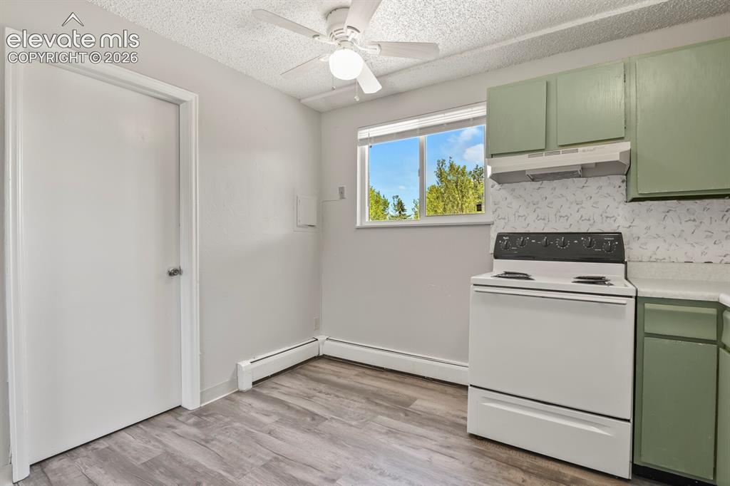 Image 10 of 26: Kitchen