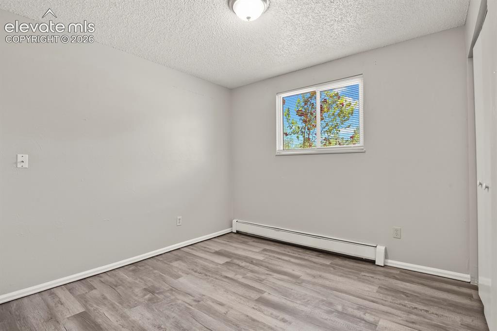 Image 17 of 26: Bedroom