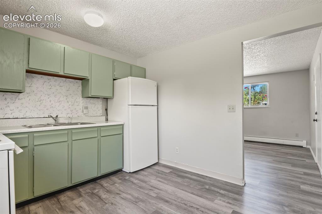 Image 9 of 26: Kitchen