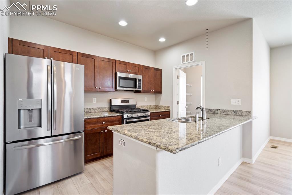 Image 6 of 40: Kitchen