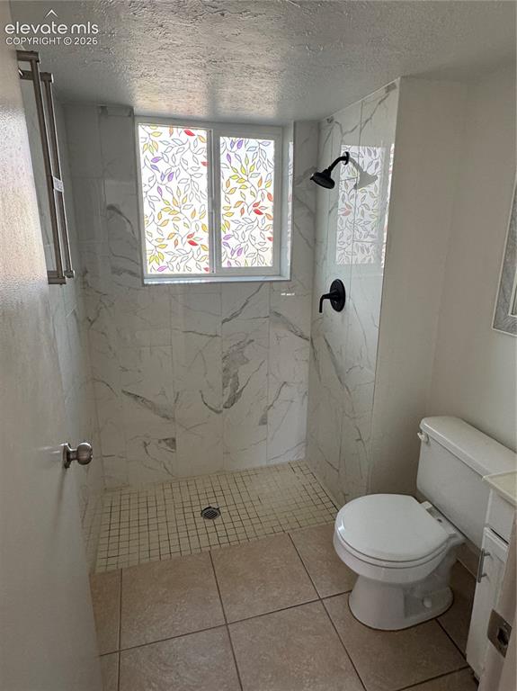 Image 4 of 12: Bathroom