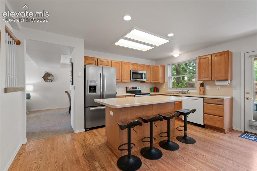 Image 15 of 50: Kitchen