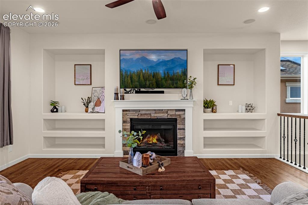 Image 17 of 39: Living Room