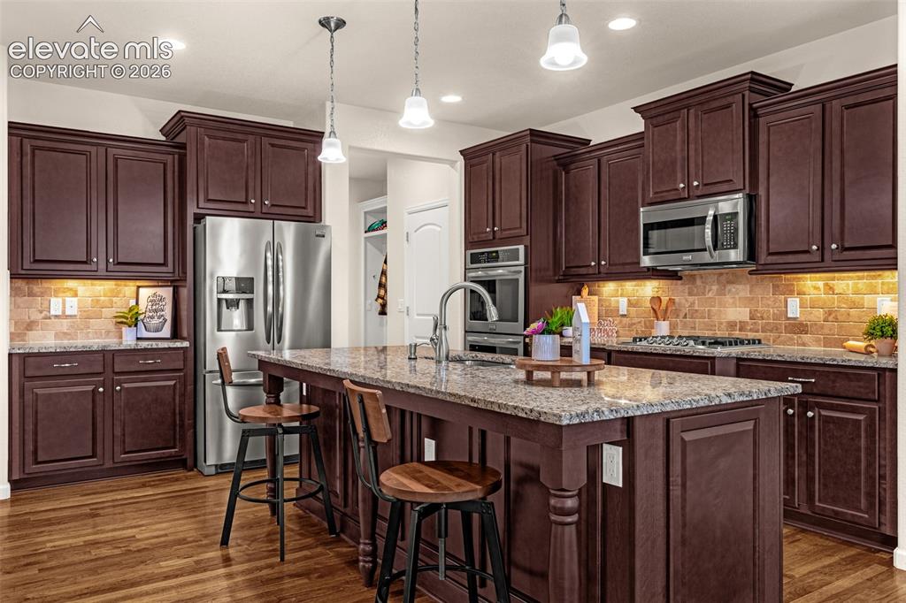 Image 4 of 39: Kitchen