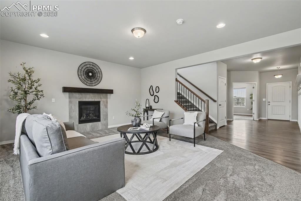 Image 19 of 44: Living Room