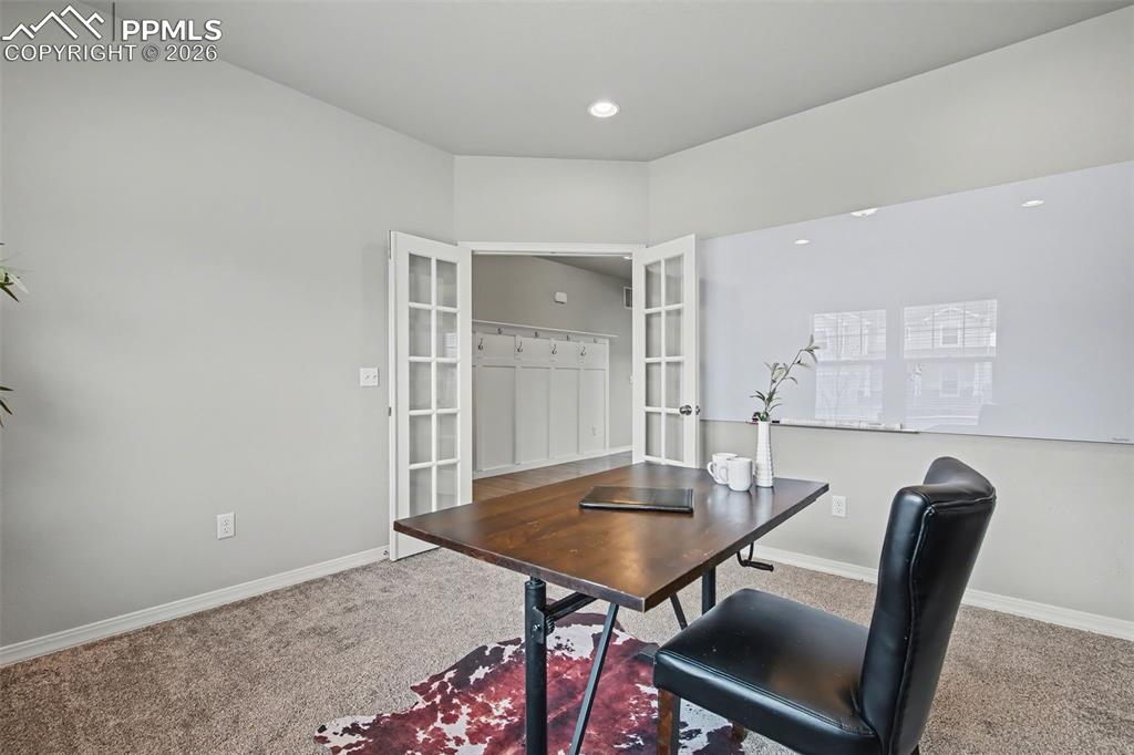 Image 21 of 44: Office