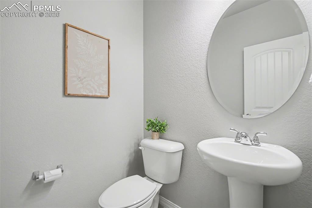 Image 22 of 44: Bathroom