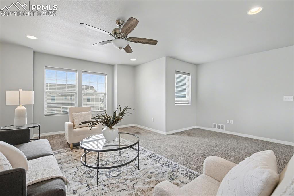 Image 25 of 44: Living Room