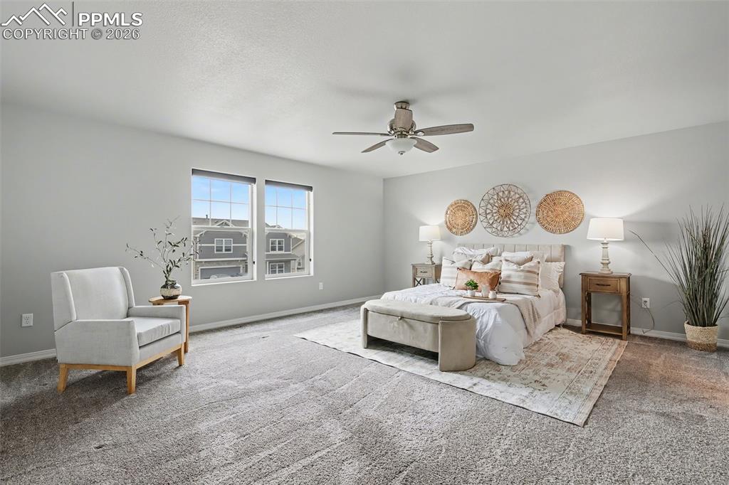 Image 26 of 44: Bedroom