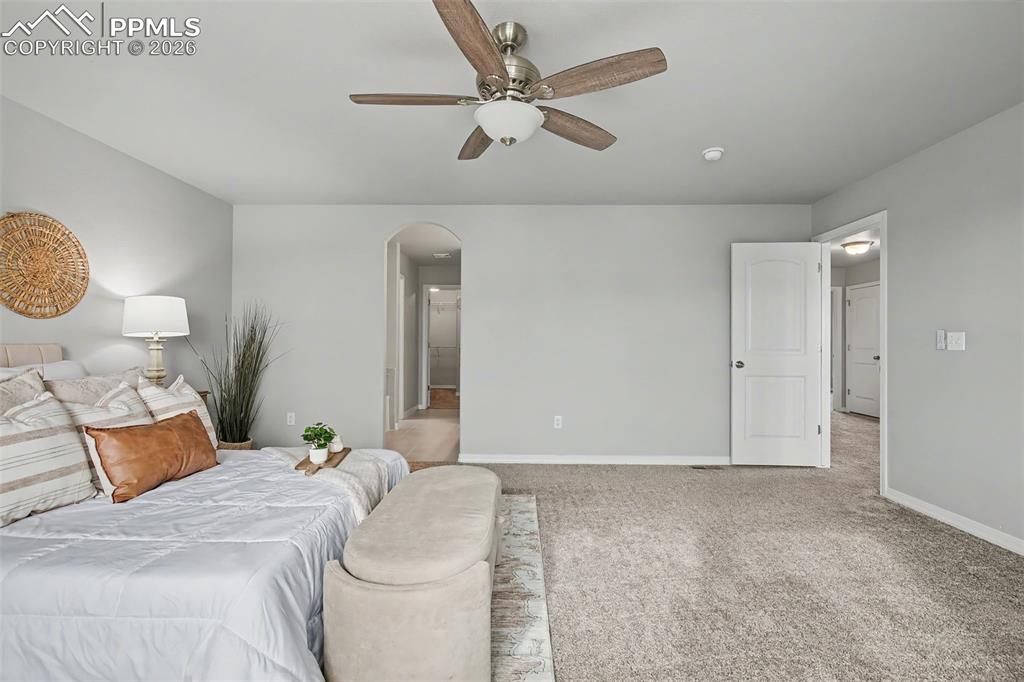 Image 28 of 44: Bedroom