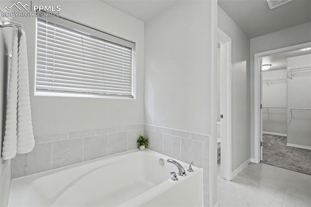 Image 30 of 44: Bathroom