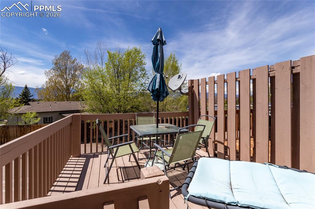 Image 27 of 30: Deck