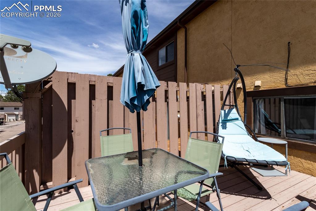 Image 28 of 30: Deck