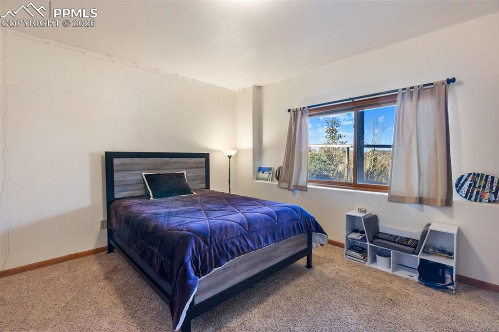 Image 29 of 50: Bedroom