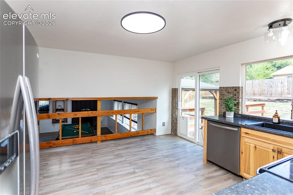 Image 11 of 50: Kitchen