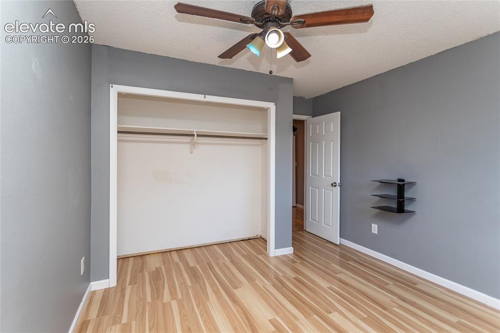Image 19 of 50: Bedroom