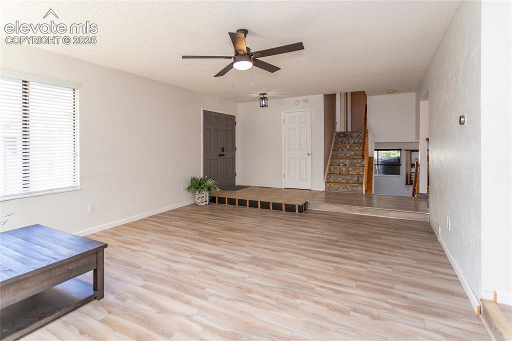 Image 8 of 50: Living Room