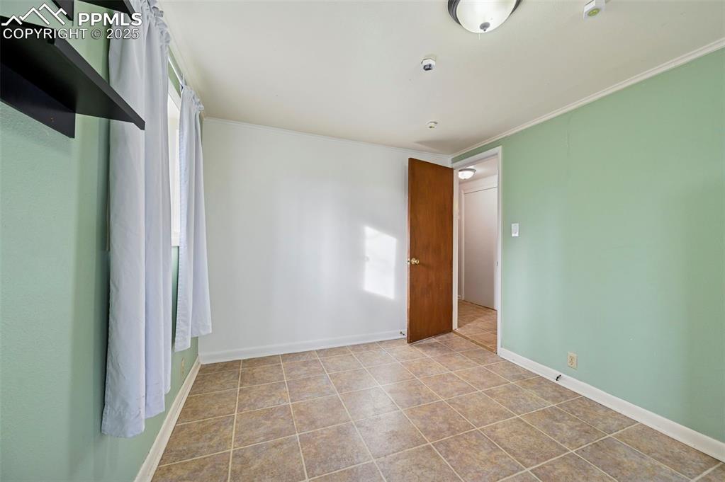 Image 18 of 26: Bedroom