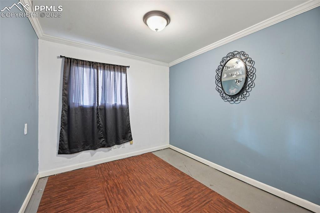 Image 19 of 26: Bedroom