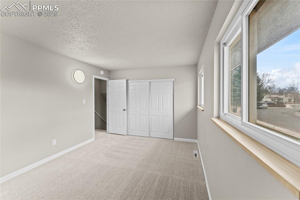 Image 19 of 29: Bedroom