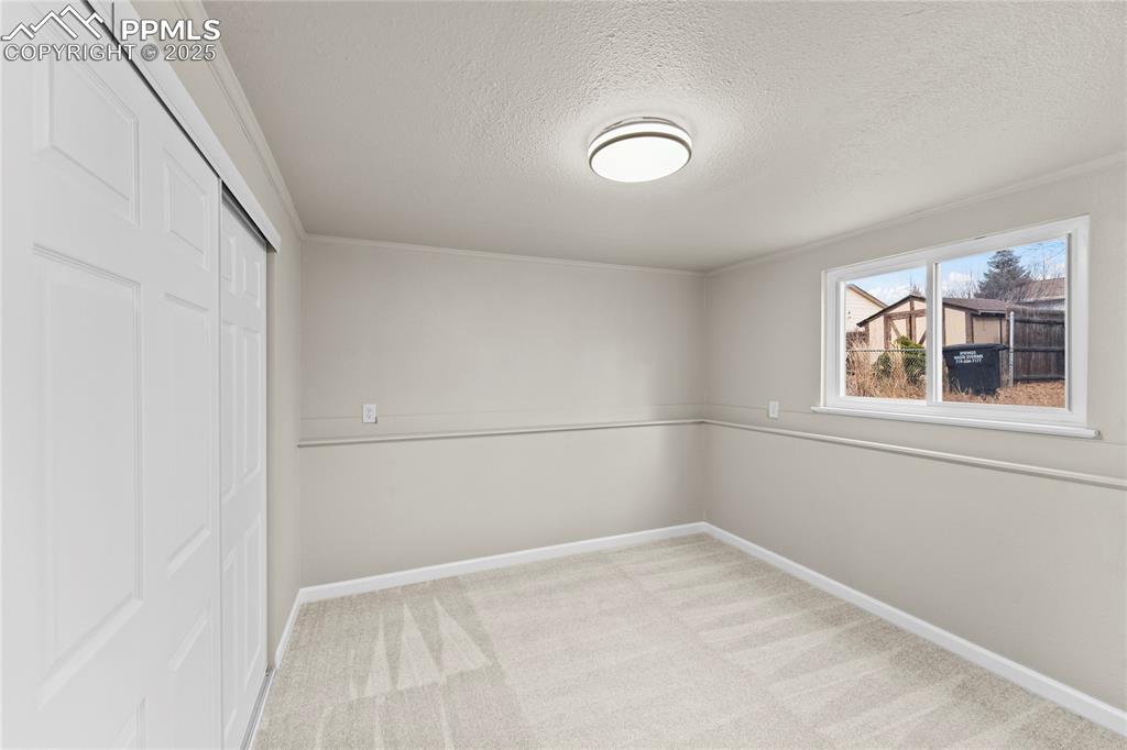 Image 24 of 29: Bedroom