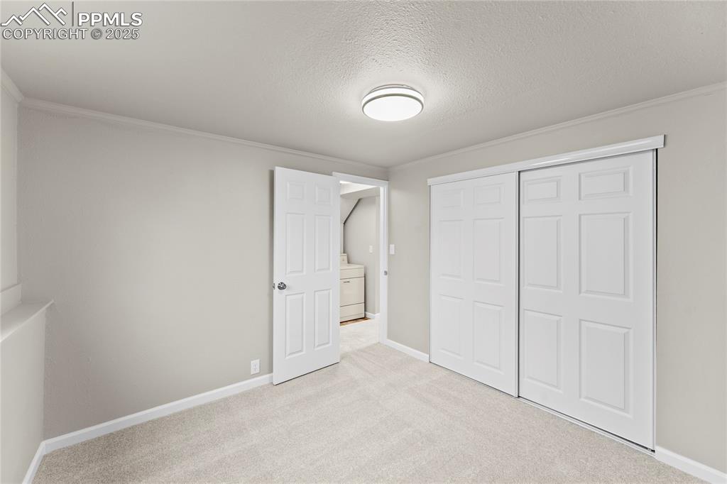 Image 25 of 29: Bedroom