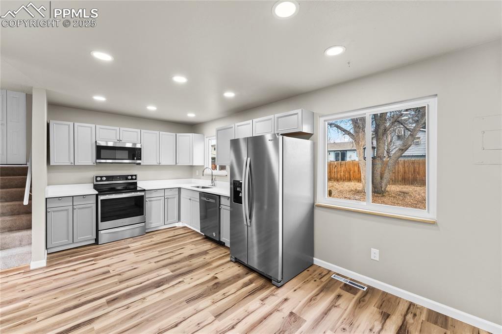 Image 8 of 29: Kitchen