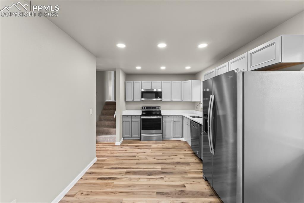 Image 9 of 29: Kitchen