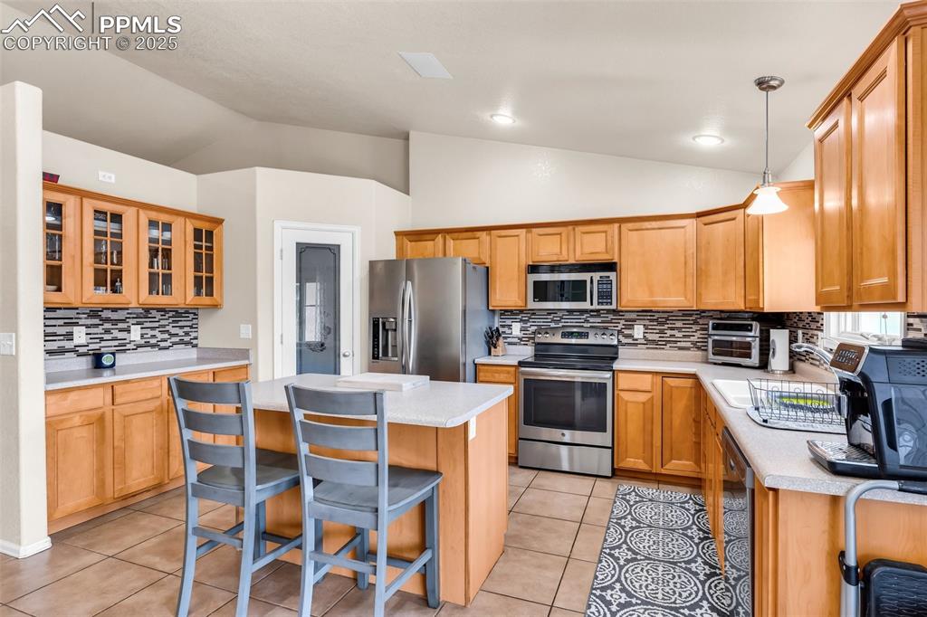 Image 11 of 50: Kitchen