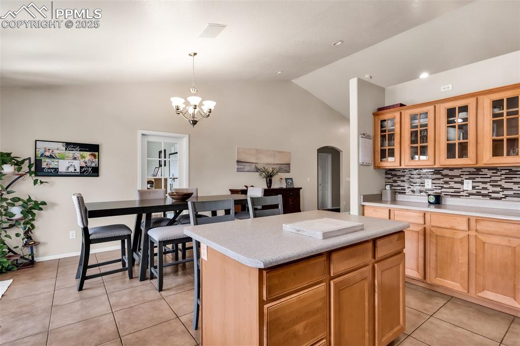 Image 13 of 50: Kitchen