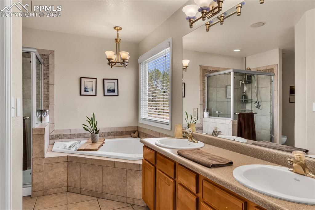 Image 17 of 50: Bathroom