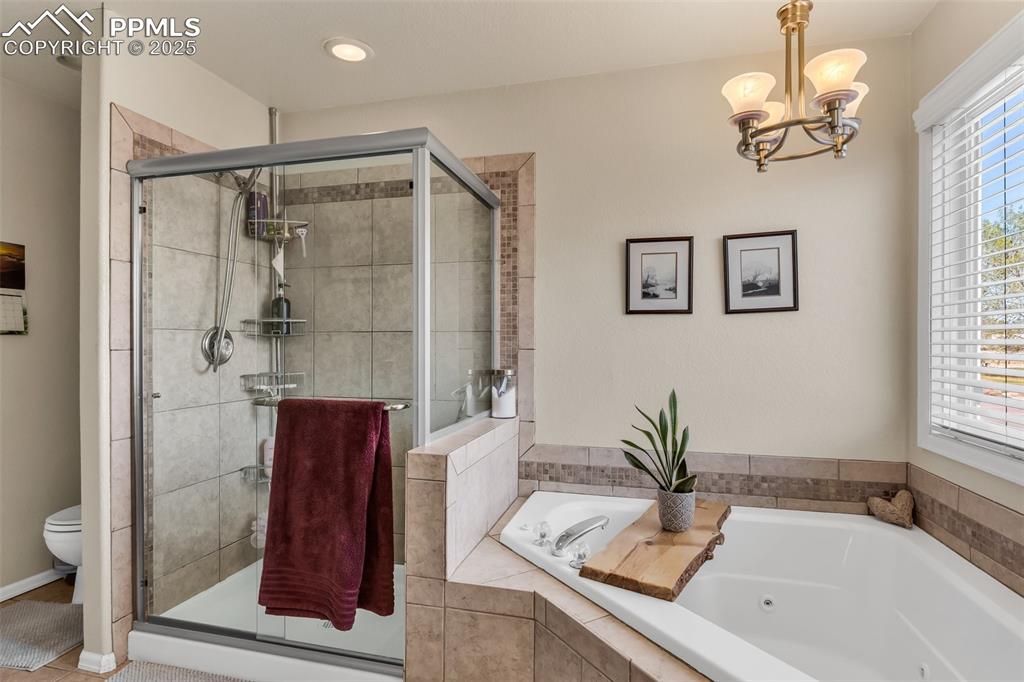 Image 18 of 50: Bathroom