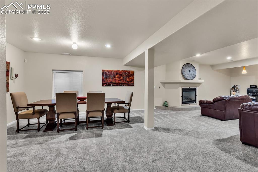 Image 22 of 50: Dining Area