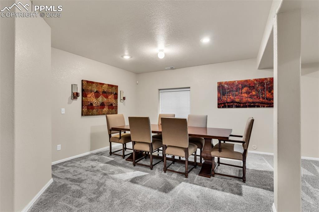 Image 23 of 50: Dining Area