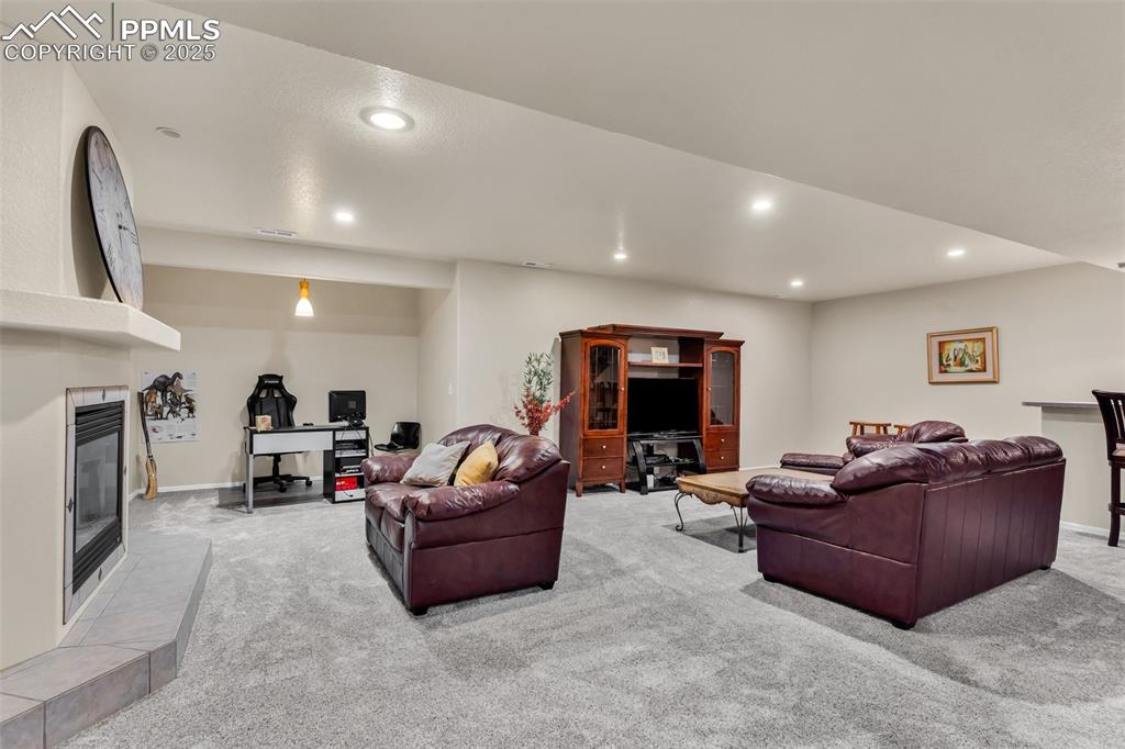 Image 26 of 50: Living Room