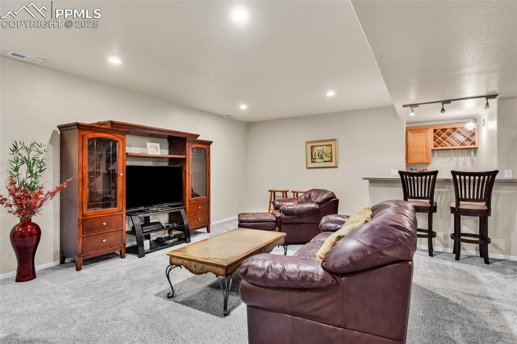 Image 28 of 50: Living Room