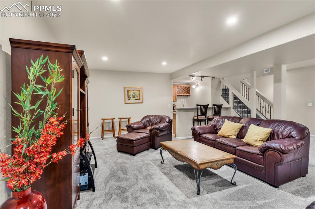 Image 29 of 50: Living Room