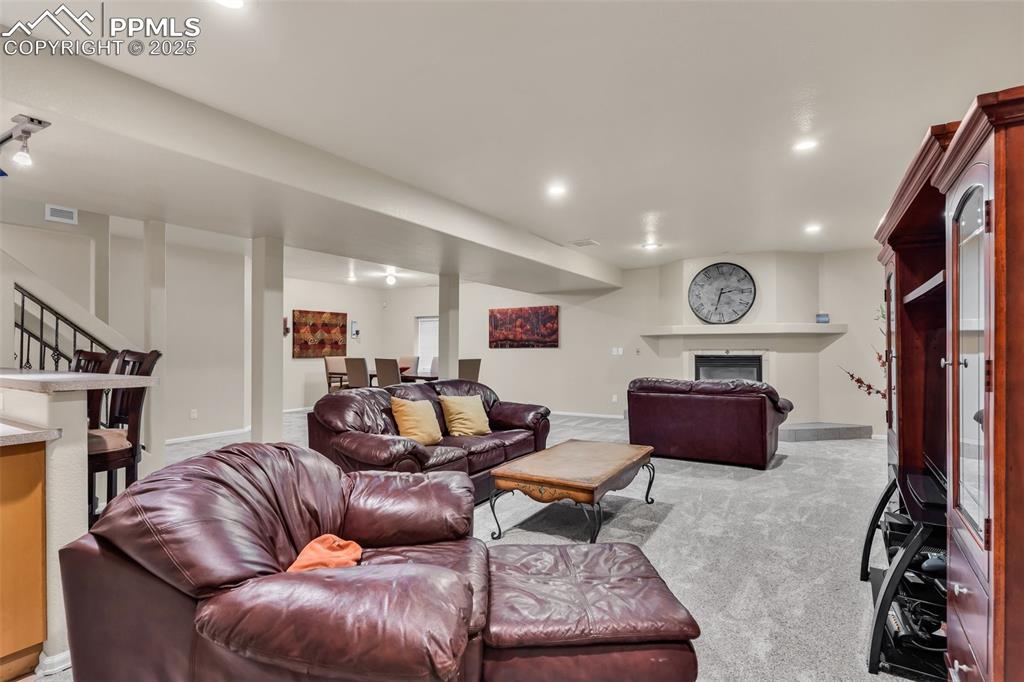 Image 31 of 50: Living Room