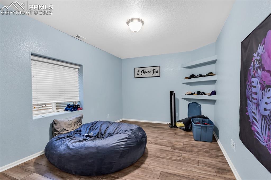 Image 33 of 50: Sitting Room