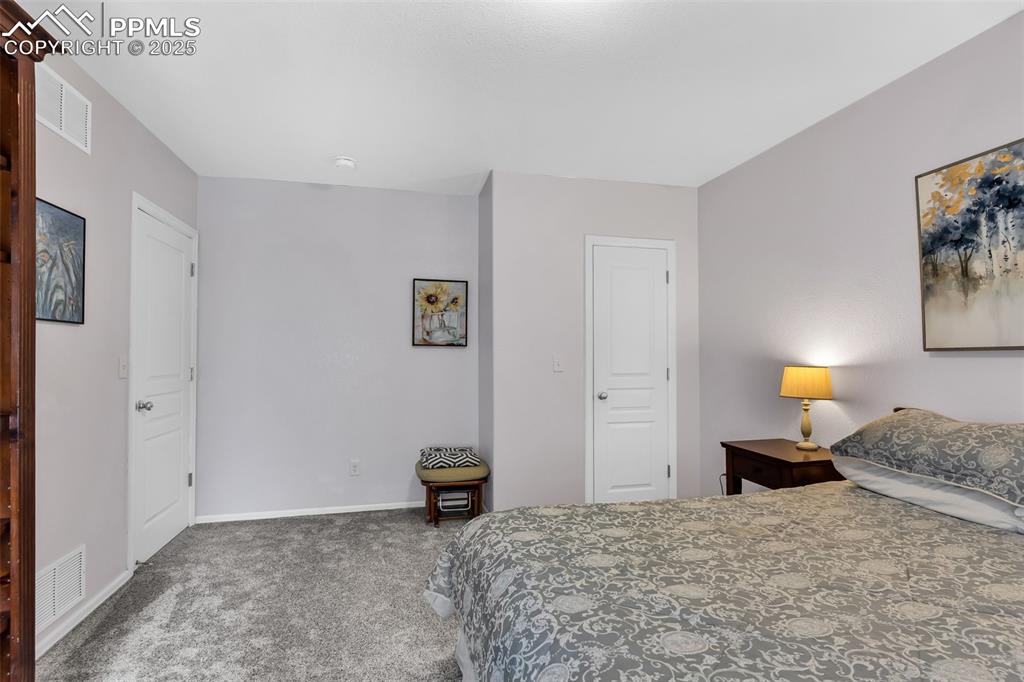 Image 36 of 50: Bedroom