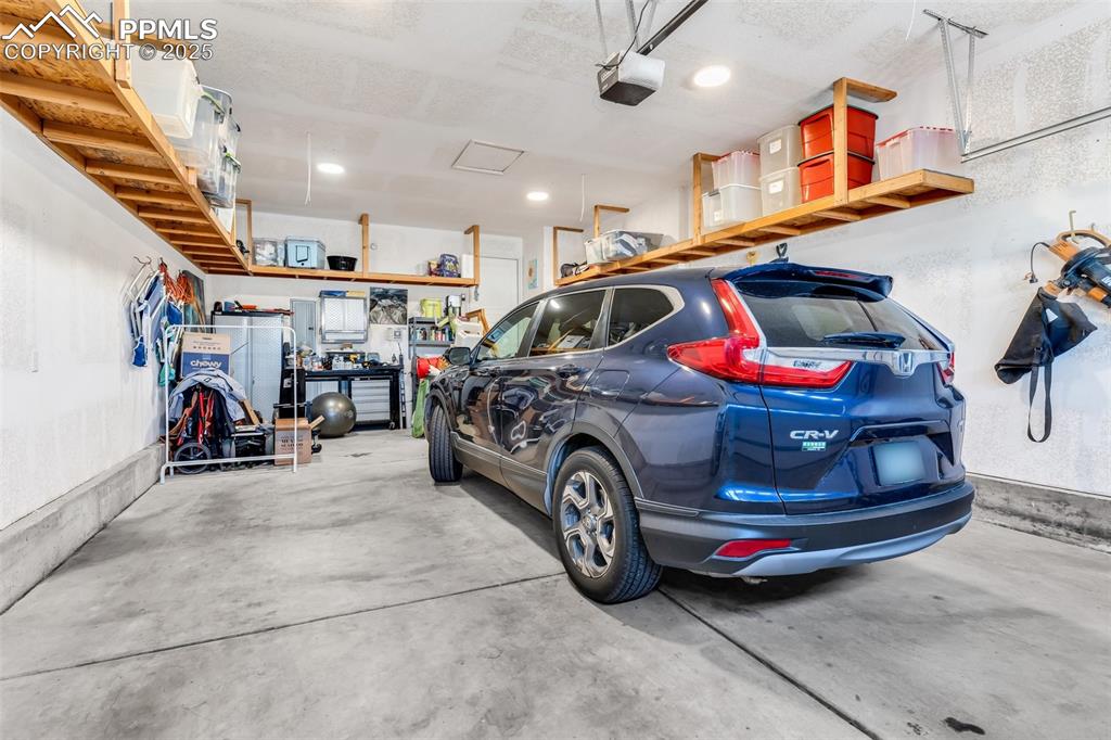 Image 38 of 50: Garage