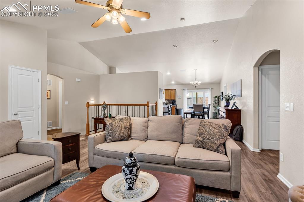 Image 5 of 50: Living Room