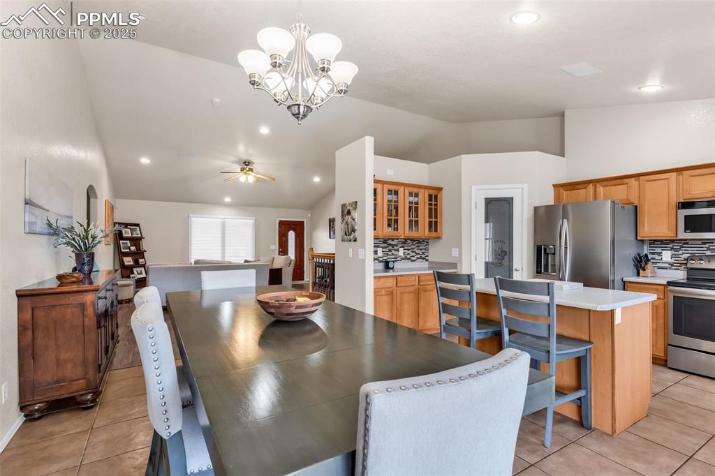 Image 9 of 50: Dining Area