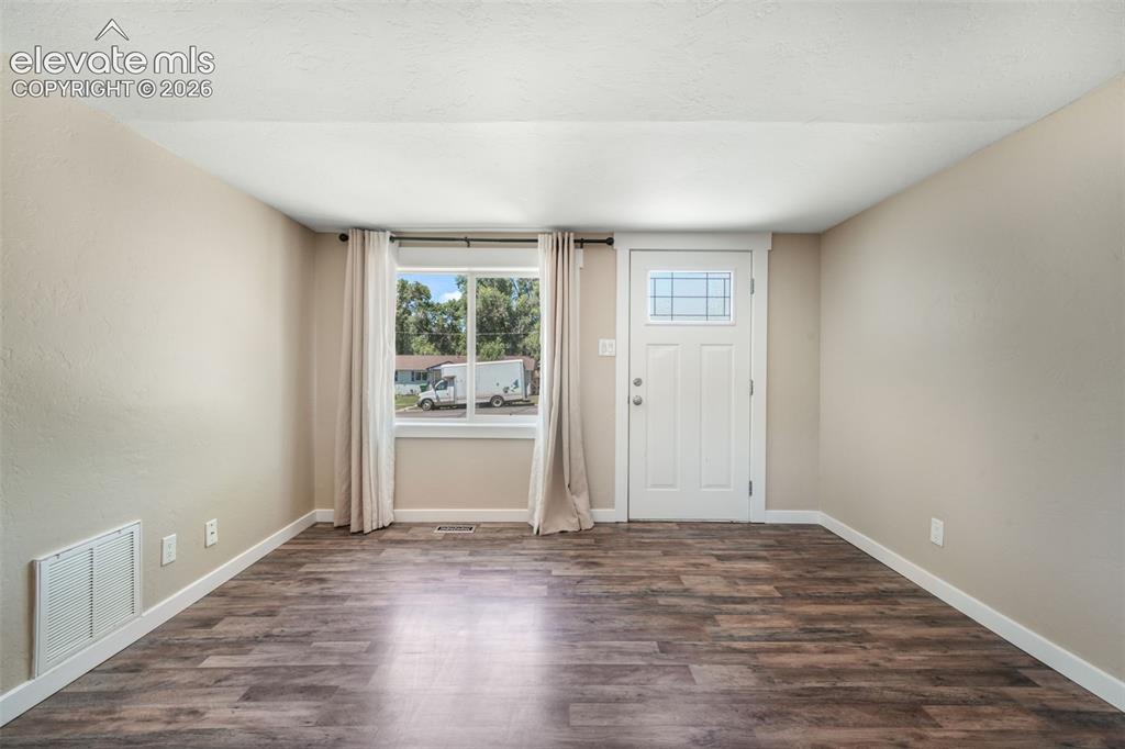 Image 8 of 50: Entry
