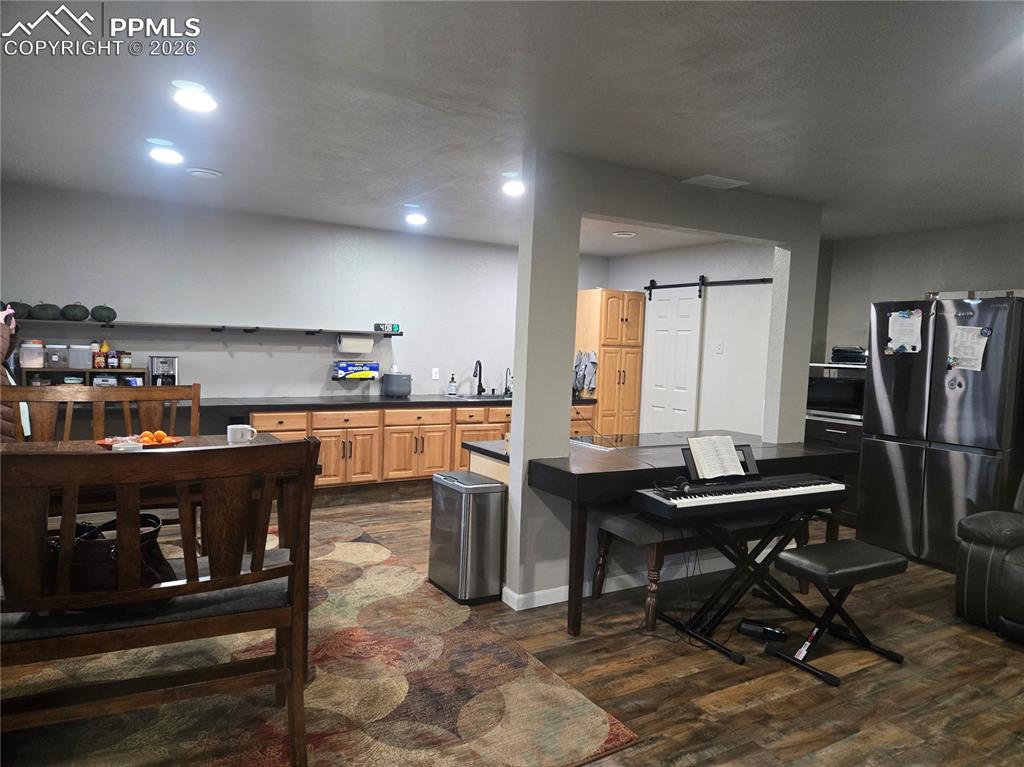 Image 7 of 22: Kitchen