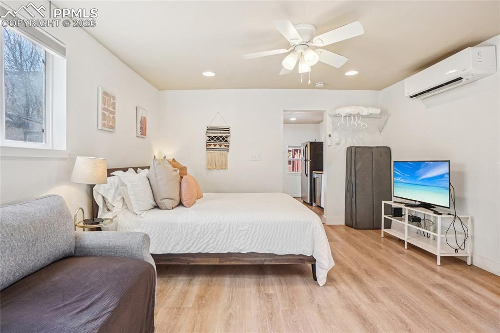 Image 34 of 46: Bedroom