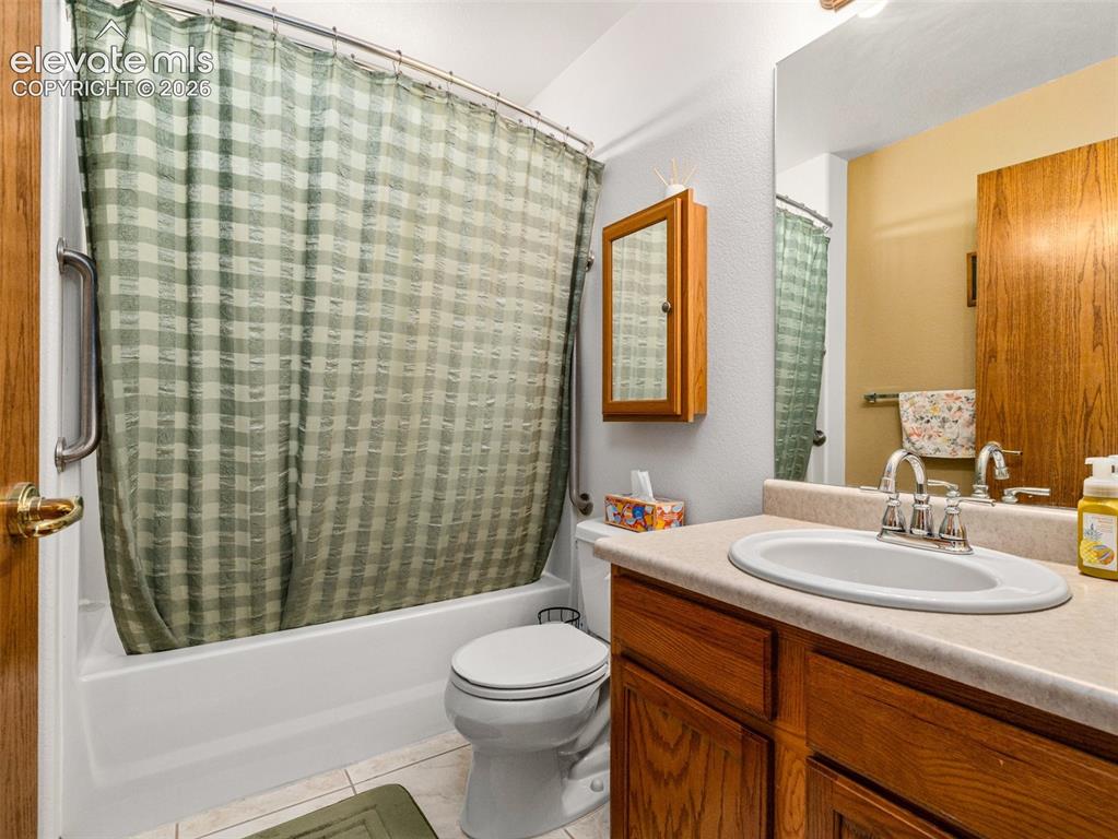 Image 11 of 48: Bathroom