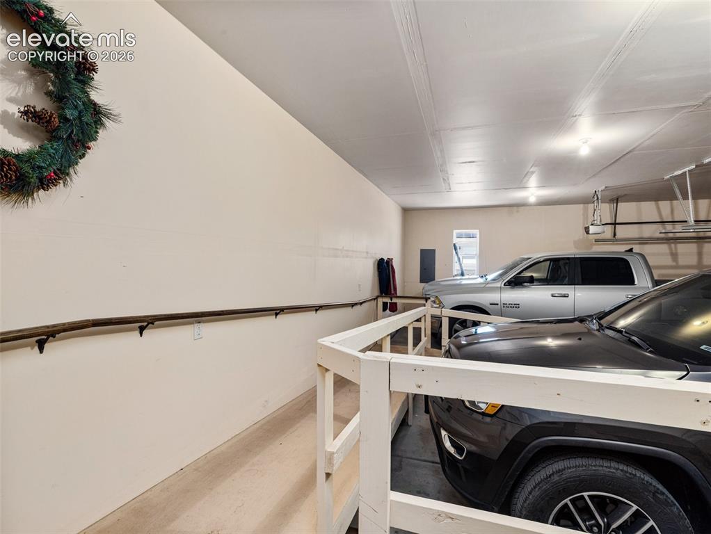 Image 29 of 48: Garage