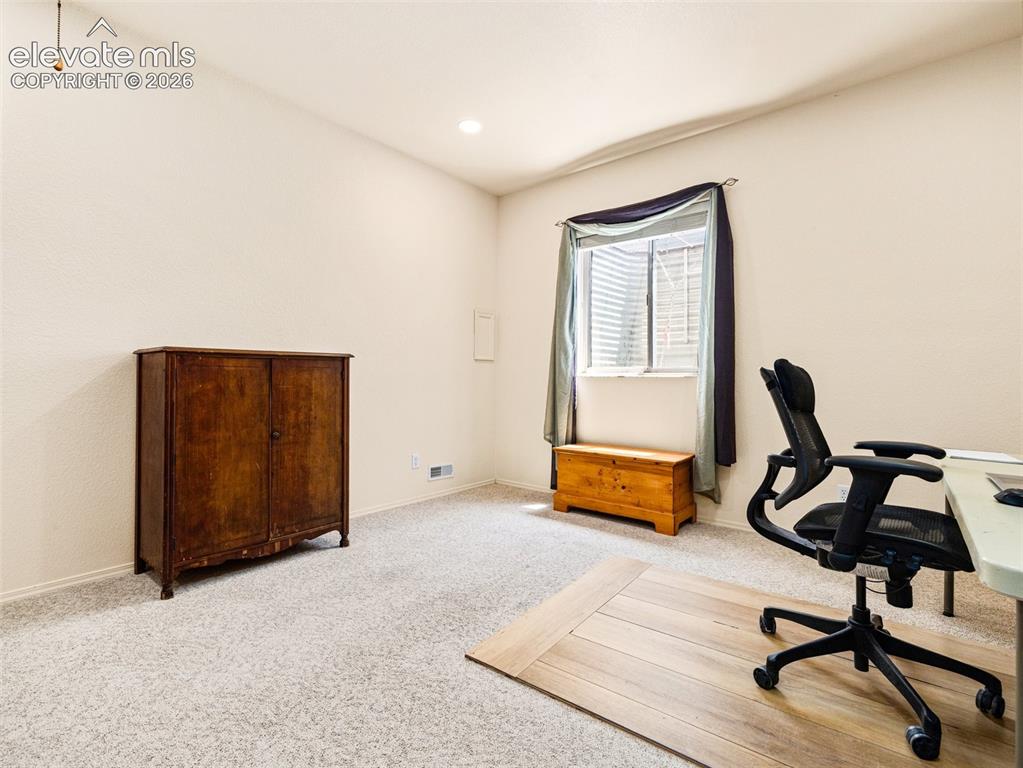Image 42 of 48: Office